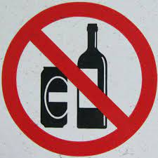 Vector image banning alcohol.